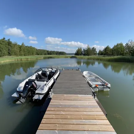 Mustikka - Modern Log On A Waterfront Estate * Långstrand