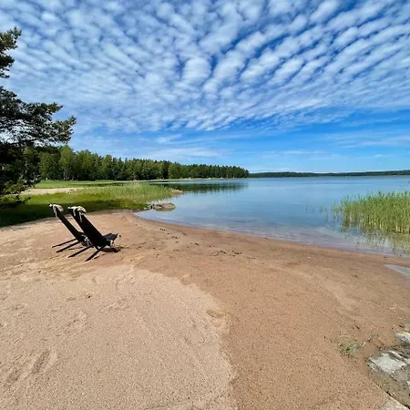 Mustikka - Modern Log On A Waterfront Estate Villa