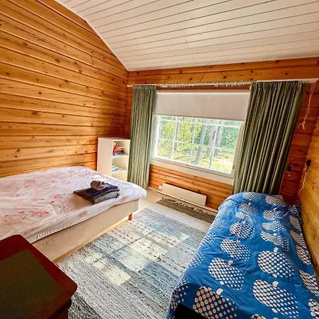 Mustikka - Modern Log On A Waterfront Estate *