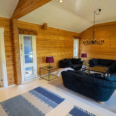 Mustikka - Modern Log On A Waterfront Estate Långstrand