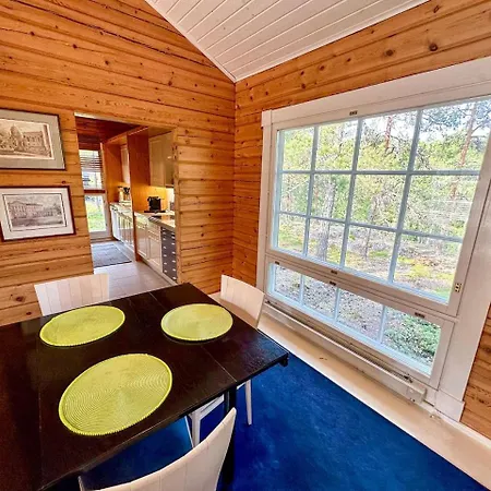 Mustikka - Modern Log On A Waterfront Estate * Långstrand