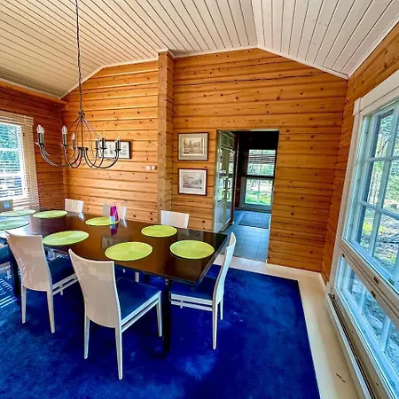 Mustikka - Modern Log On A Waterfront Estate Villa *