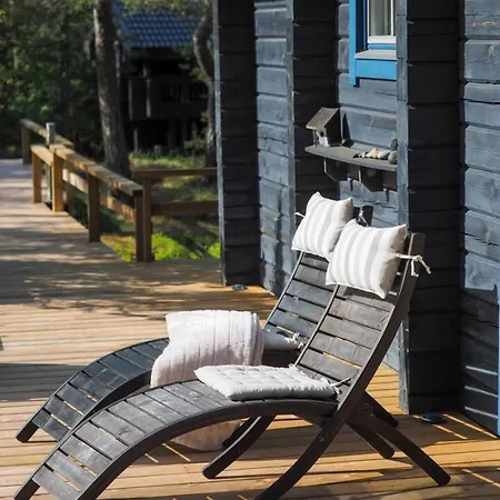 Villa Mustikka - Modern Log On A Waterfront Estate *